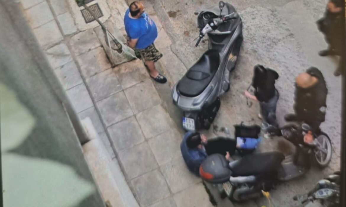 Παγκράτι: Με σπασμένο αστράγαλο η 23χρονη οδηγός, ίσως χρειαστεί να υποβληθεί σε επέμβαση – Παραμένει