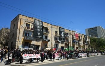 Περιφέρεια Αττικής για τα προσφυγικά της Αλεξάνδρας: «Δεν υφίσταται κανένα σενάριο κατεδάφισης, εγκατάλειψης