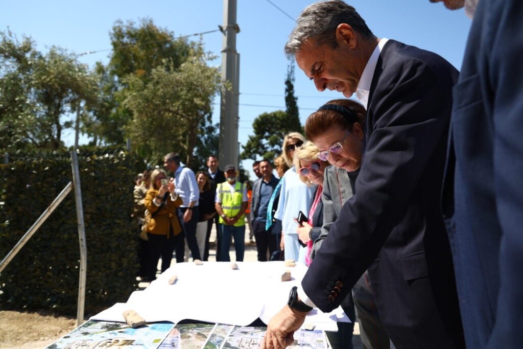 Στην ανανεωμένη Βασιλίσσης Ολγας ο Μητσοτάκης – με Μενδώνη και Μπακογιάννη, αλλά χωρίς Δούκα