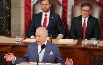 Με αναφορές στον Όσκαρ Ουάιλντ και τη Βασίλισσα Ελισάβετ η ιστορική ομιλία του Καρόλου στο Κογκρέσο