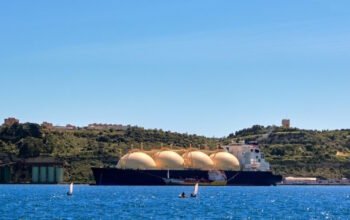 LNG: Επέκταση στα Δυτικά Βαλκάνια για τον Κάθετο Διάδρομο – Το ειδικό βάρος της Aktor στην Αλβανία και στο «φόντο» Γερμανία