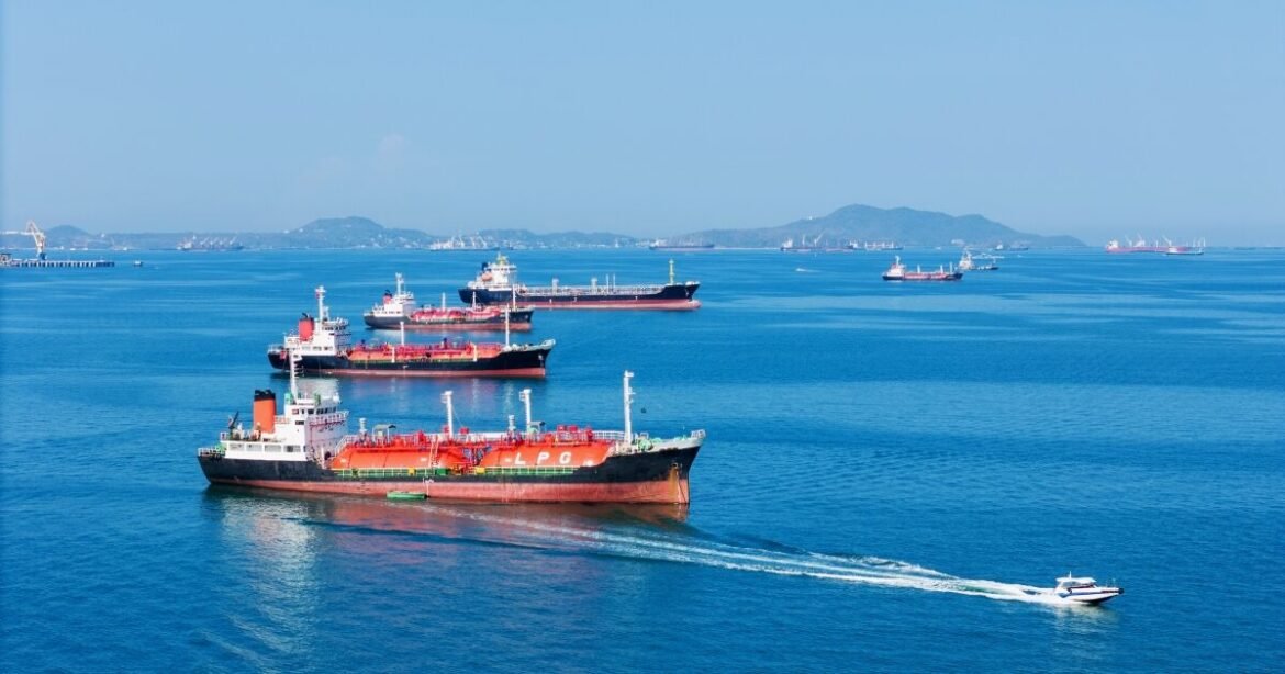 Ξανά στα ύψη η τιμή του πετρελαίου: Ξεπέρασε τα 110 δολάρια το βαρέλι – «Μαύρα μαντάτα» από την Παγκόσμια Τράπεζα