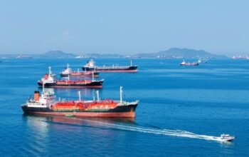 Ξανά στα ύψη η τιμή του πετρελαίου: Ξεπέρασε τα 110 δολάρια το βαρέλι – «Μαύρα μαντάτα» από την Παγκόσμια Τράπεζα