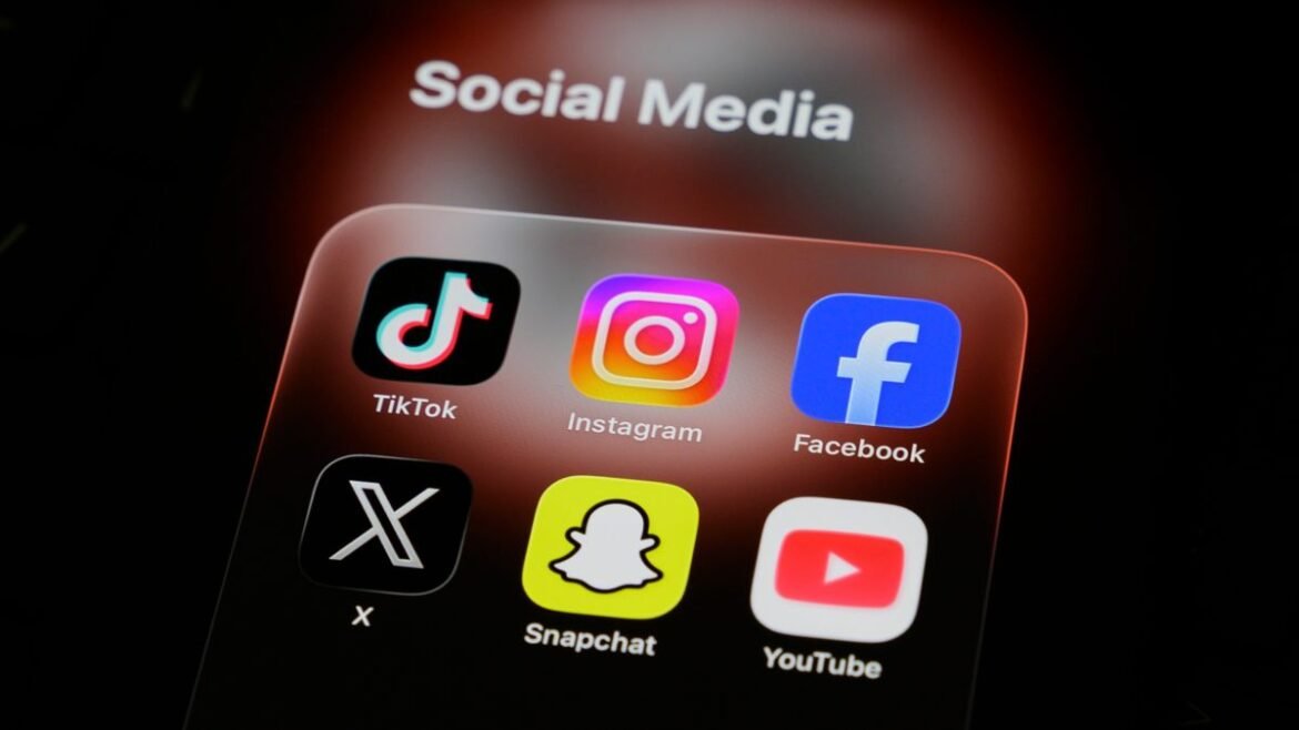 Απάτες στα social media: Οι Αμερικανοί έχασαν 2.1 δισ. δολάρια το 2025