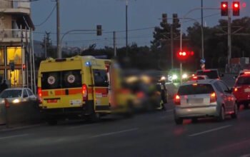 Τροχαίο στην Ποσειδώνος στο ρεύμα προς Γλυφάδα: Έντονη κίνηση στο σημείο, κλειστή η αριστερή λωρίδα