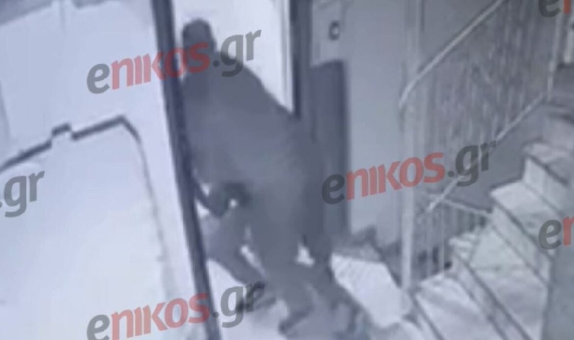 Κολωνός: Μάχη σώμα με σώμα ανάμεσα σε διαρρήκτη και αστυνομικό εκτός υπηρεσίας – Τον απείλησε με κατσαβίδι – Δείτε βίντεο