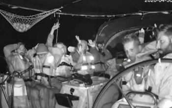 Ο στολίσκος (για τη Γάζα) αναχαιτίστηκε, η αντιπολίτευση (στη Βουλή) διαμαρτυρήθηκε