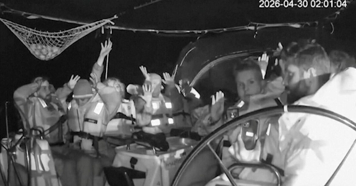 BBC: Στα διεθνή ύδατα ΒΔ της Κρήτης το Ισραήλ ανέκοψε τη «Φλοτίλα» για τη Γάζα – Έχουν συλληφθεί 175 ακτιβιστές (Βίντεο)