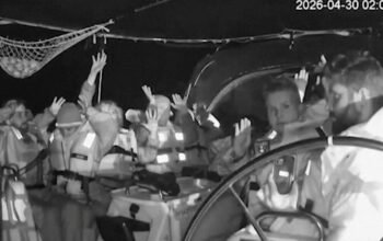 BBC: Στα διεθνή ύδατα ΒΔ της Κρήτης το Ισραήλ ανέκοψε τη «Φλοτίλα» για τη Γάζα – Έχουν συλληφθεί 175 ακτιβιστές (Βίντεο)