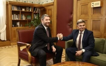 Και επισήμως στο ΠΑΣΟΚ ο Νικόλας Φαραντούρης – Συνάντηση με Ανδρουλάκη