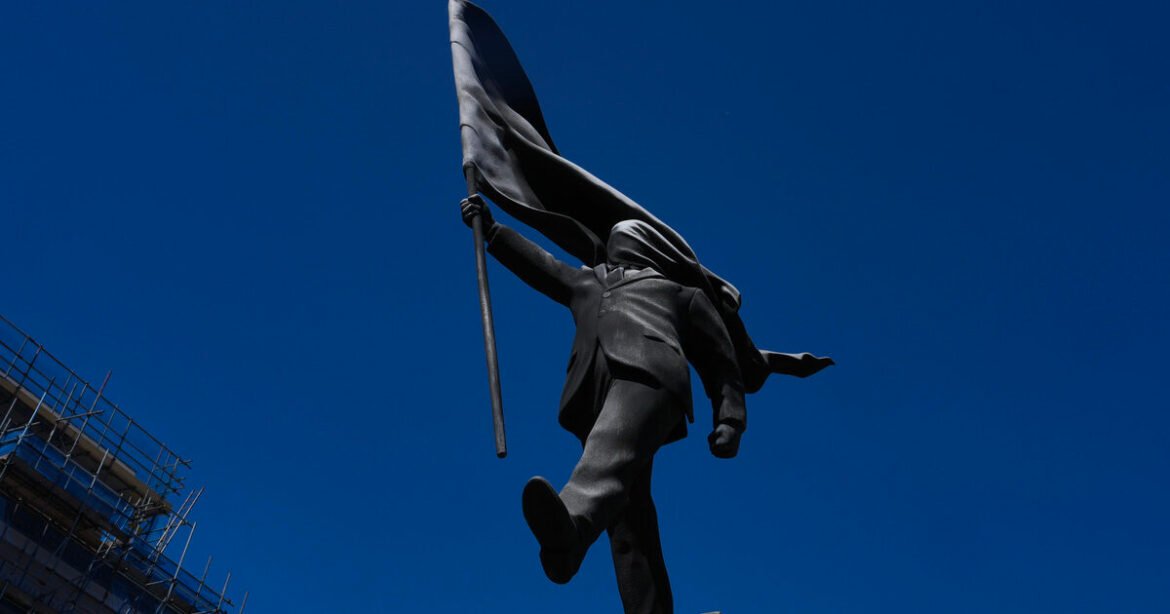 Λύθηκε το μυστήριο στο Λονδίνο – Έργο του Banksy το μεγάλο άγαλμα