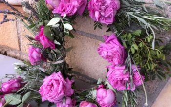 Πρωτομαγιά: Γιατί φτιάχνουμε μαγιάτικο στεφάνι και τι συμβολίζει – Μέχρι πότε παραμένει κρεμασμένο
