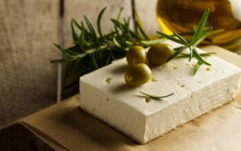 Η φέτα στο επίκεντρο διεθνούς εμπορικής διαμάχης – Σατολιάς: «Στόχος των ΗΠΑ να εκμεταλλευτούν την αξία του