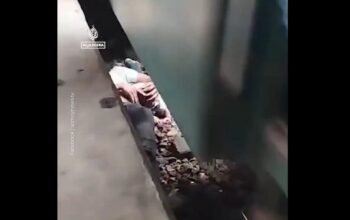 Συγκλονιστικό βίντεο: Πατέρας προστατεύει το παιδί του καθώς το τρένο περνά από πάνω τους