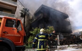 Ίλιον: Οι πρώτες εκτιμήσεις για τα αίτια πρόκλησης της φωτιάς στο κατάστημα ανταλλακτικών – «Τα τελευταία