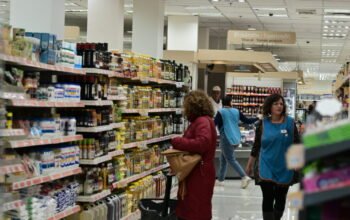Ανατιμήσεις στα μαγειρικά λάδια έφερε ο πόλεμος – Στα ύψη οι τιμές για ηλιέλαιο, σογιέλαιο, φοινικέλαιο