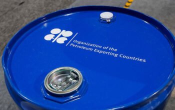 Ο ΟΠΕΚ+ αποφασίζει σήμερα για τις ποσοστώσεις παραγωγής πετρελαίου μετά την αποχώρηση των ΗΑΕ