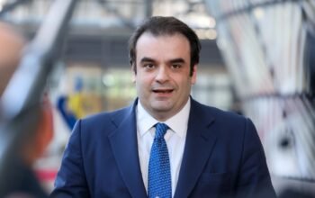 To ρεκόρ αποκλιμάκωσης του ελληνικού χρέους «διαβατήριο» για νέες αναβαθμίσεις της οικονομίας