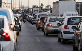 Κίνηση στους δρόμους: Στο «κόκκινο» ο Κηφισός, καθυστερήσεις σε Αθηνών και Αττική Οδό