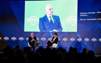 Δένδιας: Μηνύματα στην Αγκυρα και σενάρια για ελληνική παρουσία στα Στενά του Ορμούζ