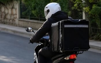 Κηφισιά: «Δεν μπορούσα να πάρω ανάσα» – Οι μαρτυρίες θυμάτων του ντελιβερά με τις… πέτρες και τα ερωτήματα