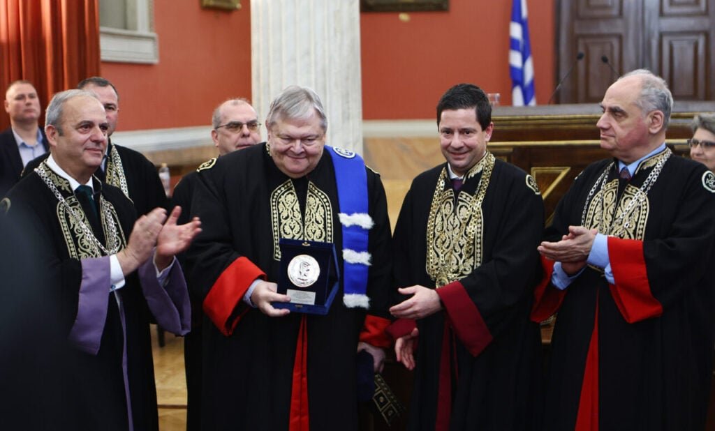 Βενιζέλος: Αναγορεύτηκε σε επίτιμο διδάκτορα του ΕΚΠΑ, ενώπιον του Πατριάρχη Βαρθολομαίου