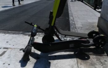 Ασπρόπυργος: Μάχη για τη ζωή του δίνει ο 12χρονος που τραυματίστηκε σοβαρά σε τροχαίο με πατίνι –
