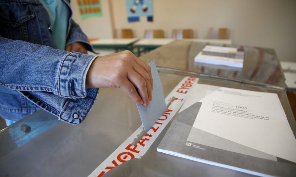 Δημοσκοπήσεις Pulse – MRB: Εύρος 28,8% – 29,5% για ΝΔ, στο 14,5% το ΠΑΣΟΚ