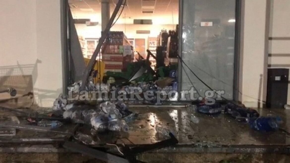 Οινόφυτα: Άγνωστοι ανατίναξαν ΑΤΜ και άρπαξαν 100.000 ευρώ