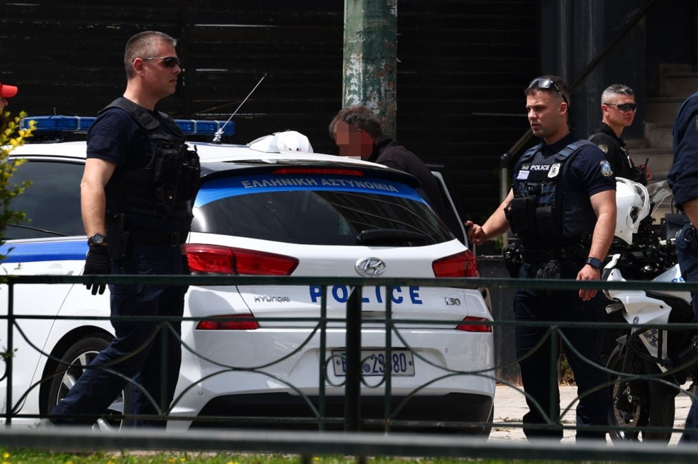 Kαλλιθέα: Νέο βίντεο με την 43χρονη γυναίκα να τρέχει να σωθεί τραυματισμένη