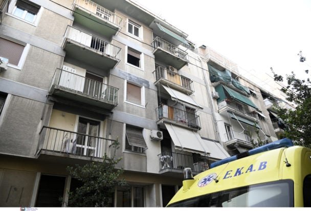 Ηλιούπολη: Δύο 17χρονες έπεσαν από ταράτσα πολυκατοικίας – Διακομίστηκαν στο Ασκληπιείο