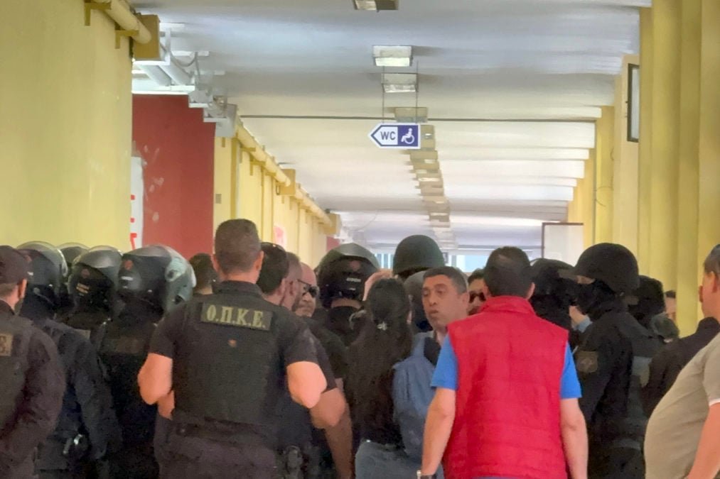 Θεσσαλονίκη: Ελεύθεροι οι 39 προσαχθέντες για τα επεισόδια στο ΑΠΘ – Τα νεότερα για την υγεία των τραυματιών