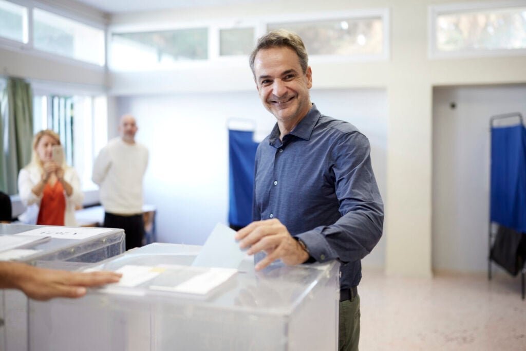 Προϋποθέσεις για τρίτη αυτοδύναμη νίκη, «βλέπουν» στη ΝΔ