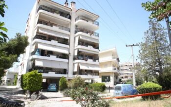 Ηλιούπολη: «Είναι τρελό, δεν το χωράει το μυαλό μου» λέει καθηγητής των δύο μαθητριών – Τριήμερο πένθος