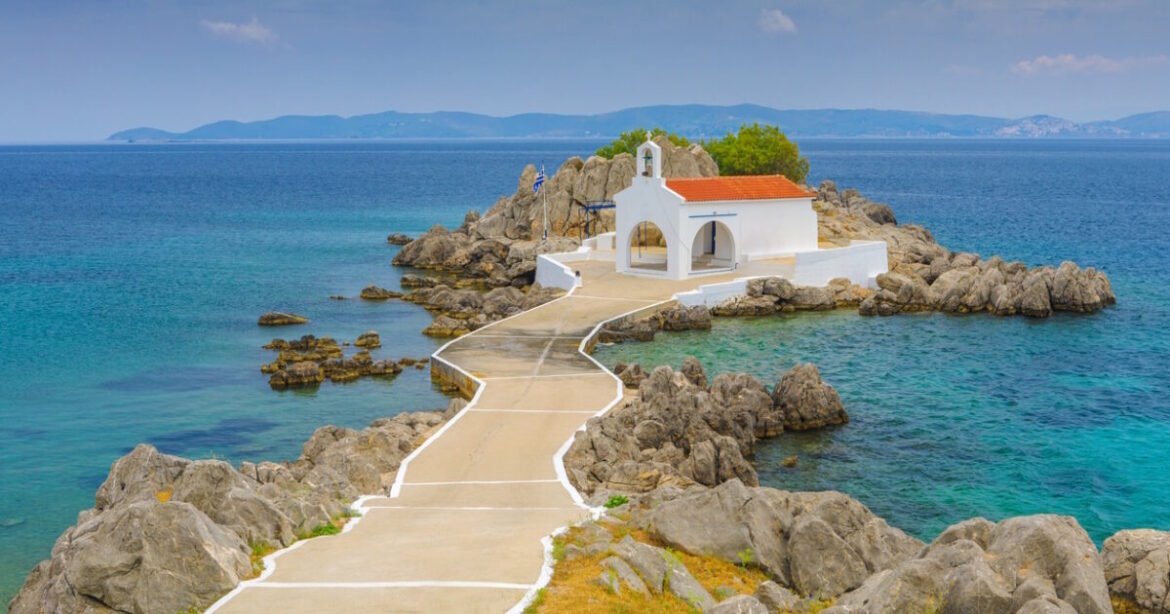 Διακοπές σε Χίο και Κύθηρα: Άνοιξαν οι αιτήσεις για «Chios Pass 2026» και «Kythira Pass 2026» – Οδηγίες για vouchers μέχρι 300 ευρώ