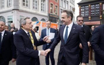 Μητσοτάκης στη βράβευση Ντράγκι: Η Ευρώπη κινδυνεύει να μείνει στο περιθώριο