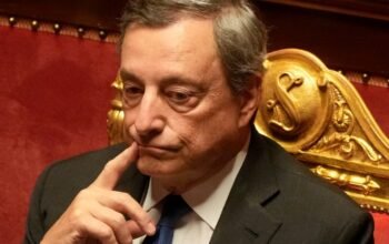 Μήνυμα Ντράγκι: «Για πρώτη φορά στην ιστορία, εμείς οι Ευρωπαίοι είμαστε μόνοι και μαζί»