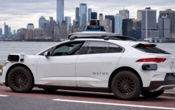 Ανάκληση-μαμούθ για τη Waymo: Ρομποταξί παρασύρθηκε από πλημμύρα στο Σαν Αντόνιο
