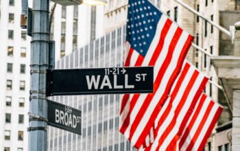 Wall Street: Απώλειες από τις αποδόσεις των κρατικών ομολόγων και τις ανησυχίες για πληθωρισμό