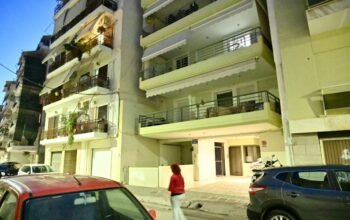 Τραγωδία στον Πειραιά: Τι ισχυρίζεται ο σύντροφος της 24χρονης που έπεσε από τον 7ο όροφο – «Ήμουν στο μπάνιο»