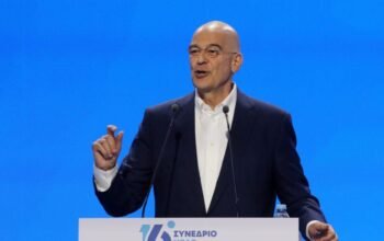 Αιχμές Δένδια στο Συνέδριο: Οι πολίτες μάς ζήτησαν να αλλάξουμε τη χώρα ή αλλιώς θα μας αλλάξουν αυτοί