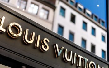 Η LVMH πουλά τη Marc Jacobs στην WHP Global – Στα 850 εκατ. δολάρια αποτιμάται το deal