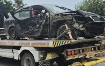Σκιάθος: Σοβαρό τροχαίο με αυτοκίνητο που έπεσε στην είσοδο ξενοδοχείου – Με C-130 μεταφέρθηκαν στο Θριάσιο οι δύο τραυματίες