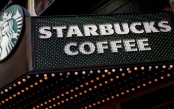 H Starbucks απολύει εργαζόμενους στις ΗΠΑ και κάνει reset στην Ελλάδα