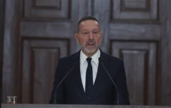 Στουρνάρας: H οικονομία έχει μεγαλύτερη ανθεκτικότητα από το 2022 αλλά οι κίνδυνοι δεν έχουν εξαλειφθεί