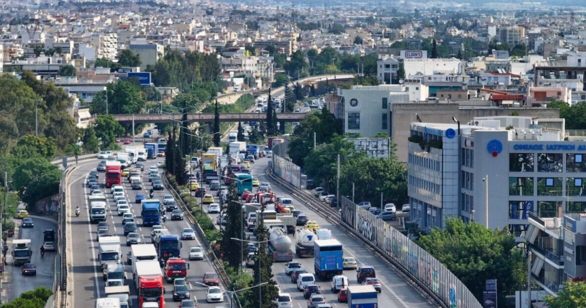 Κίνηση στους δρόμους: Απροσπέλαστος ο Κηφισός λόγω τροχαίων – Ουρές χιλιομέτρων σε Κηφισίας και στο κέντρο