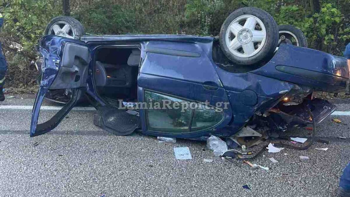 Τροχαίο στη Φθιώτιδα: Ανατράπηκε αυτοκίνητο κι εγκλωβίστηκε ο οδηγός του – Δείτε φωτογραφίες: