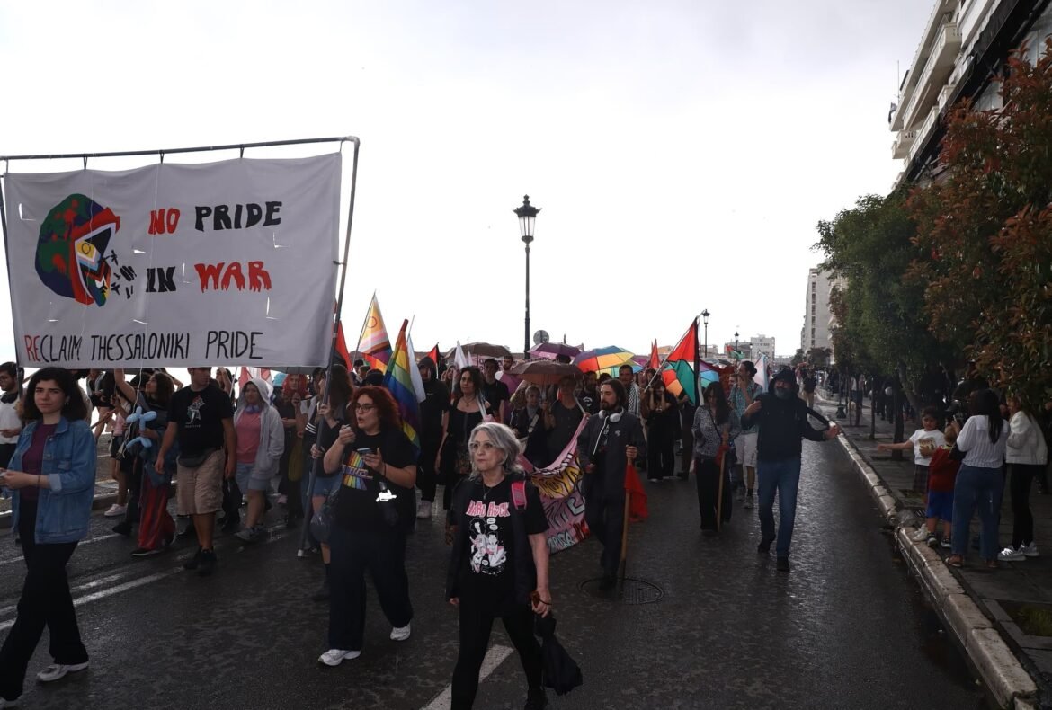 Θεσσαλονίκη: Με συνθήματα υπέρ της Παλαιστίνης η πολύχρωμη πορεία του 10ου αυτοοργανωμένου Pride – Δείτε φωτογραφίες και βίντεο