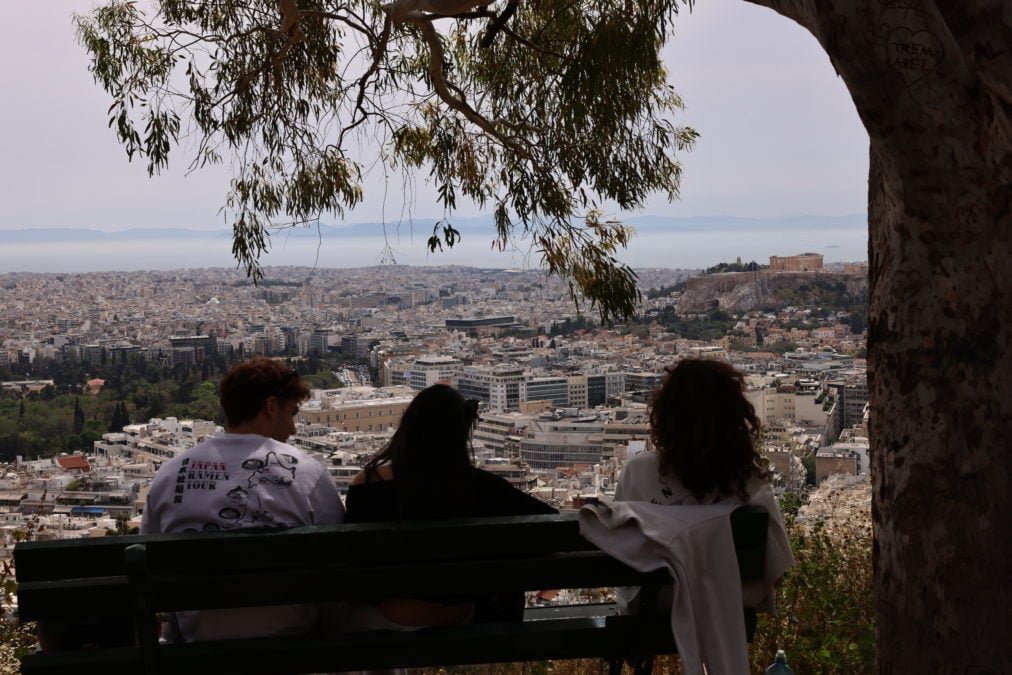 Καιρός: Περιορίζεται σταδιακά η αστάθεια και ανεβαίνει η θερμοκρασία από αύριο – Πού θα βρέξει