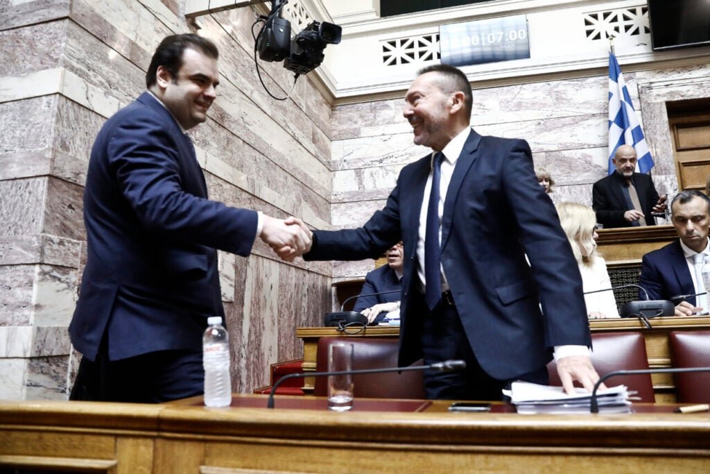 Παραλογισμός: Το ΠΑΣΟΚ δεν ενέκρινε την ανανέωση της θητείας του Στουρνάρα